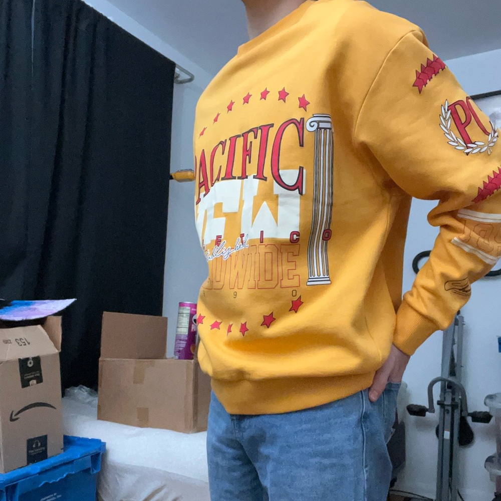 Oversized Yellow Sweatshirt